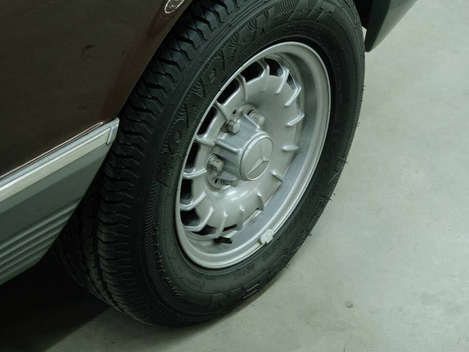 Bild 28/50 von Mercedes-Benz 380 SE (1984)