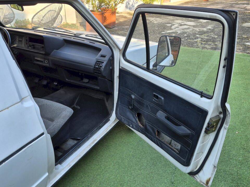 Image 24/43 of Volkswagen Caddy I 1.6 D (1990)