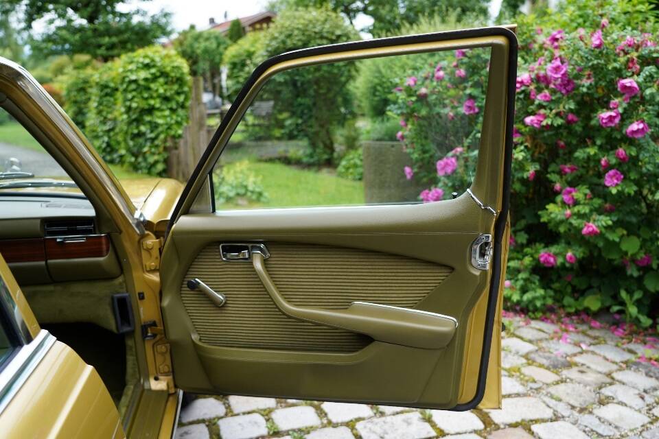 Image 19/19 of Mercedes-Benz 350 SE (1977)