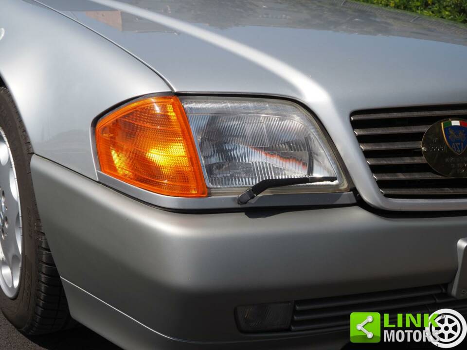 Image 28/50 of Mercedes-Benz 300 SL-24 (1992)