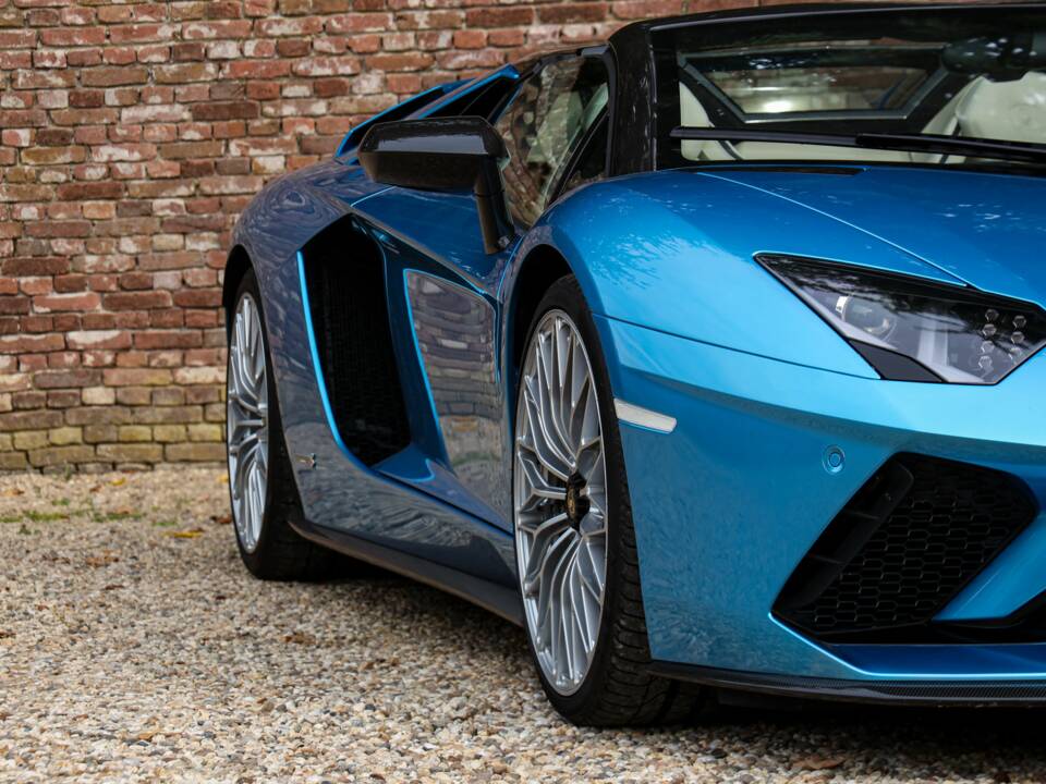 Image 39/50 of Lamborghini Aventador S (2018)