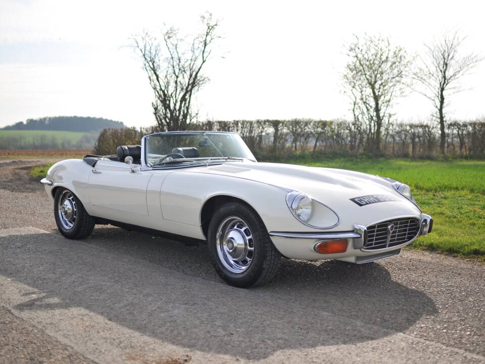 Image 1/39 of Jaguar E-Type V12 (1972)