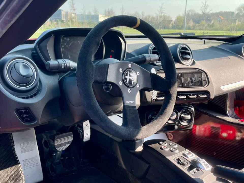 Image 12/18 of Alfa Romeo 4C (2015)