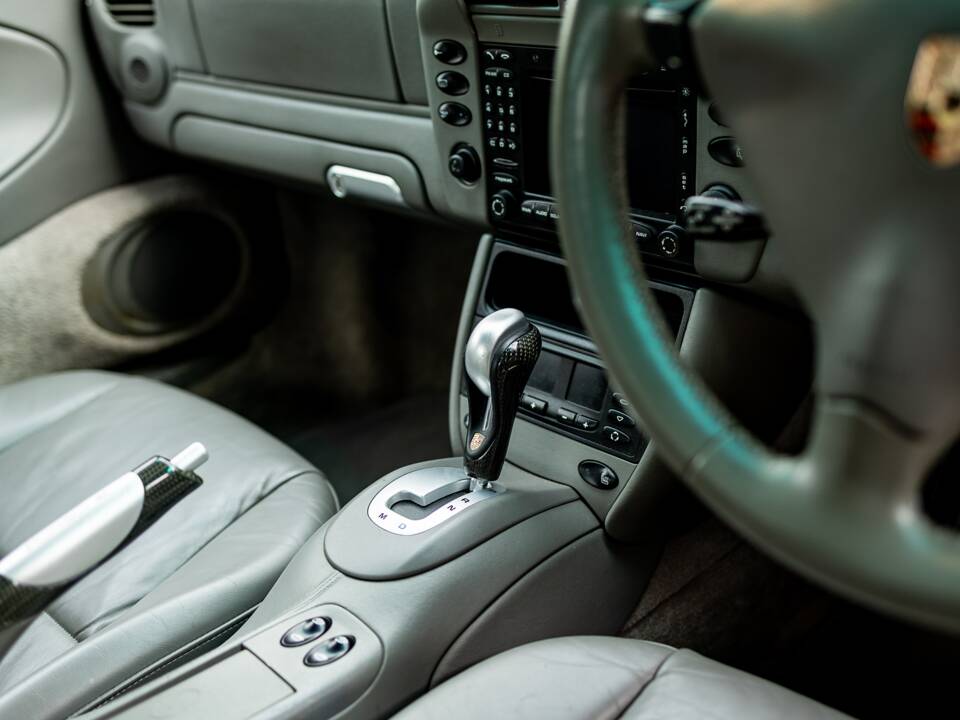 Image 24/50 of Porsche 911 Carrera 4S (2002)