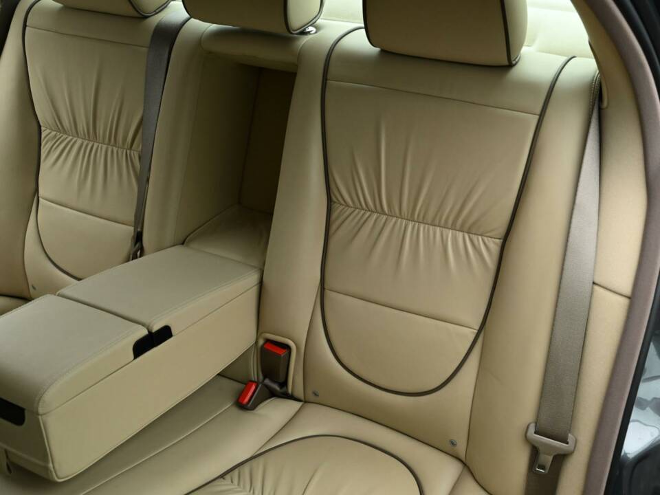 Image 28/50 of Jaguar XJ 8 4.2 (2007)