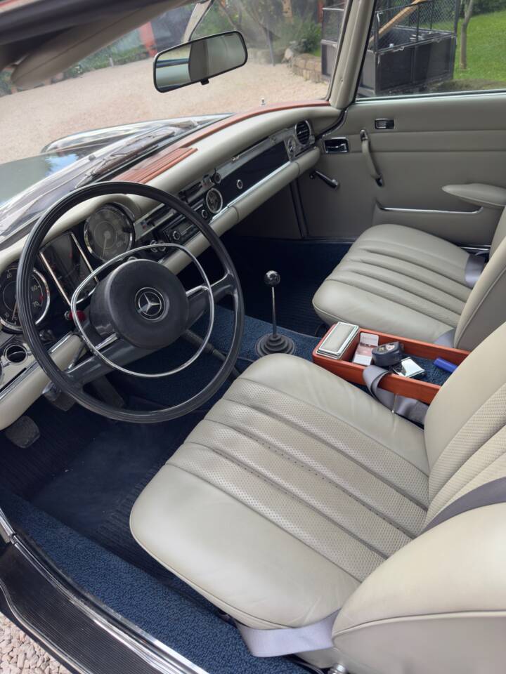 Image 13/26 de Mercedes-Benz 280 SL (1968)