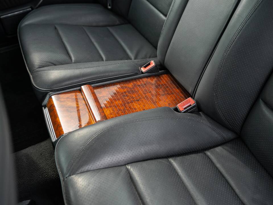 Bild 38/61 von Mercedes-Benz 500 E (1992)