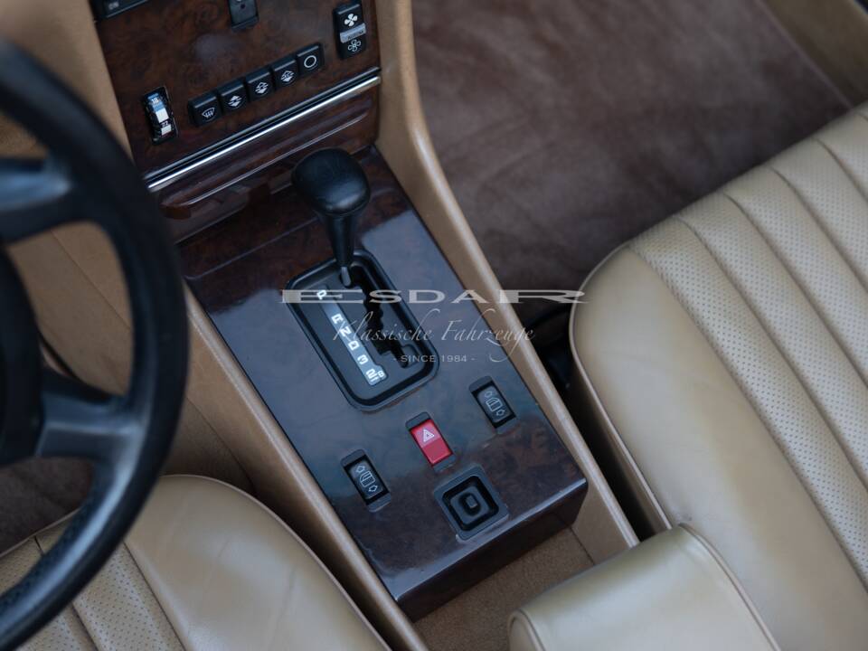 Image 21/37 of Mercedes-Benz 560 SL (1989)