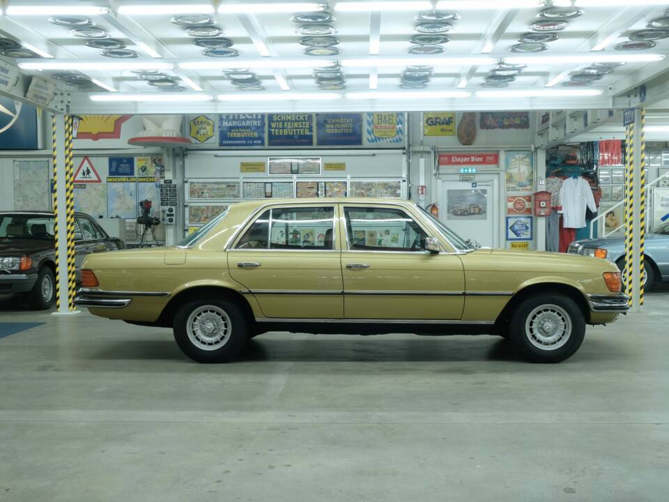 Image 14/50 de Mercedes-Benz 280 SE (1975)