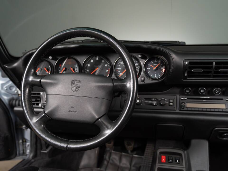 Image 23/32 de Porsche 911 Carrera 4S (1998)