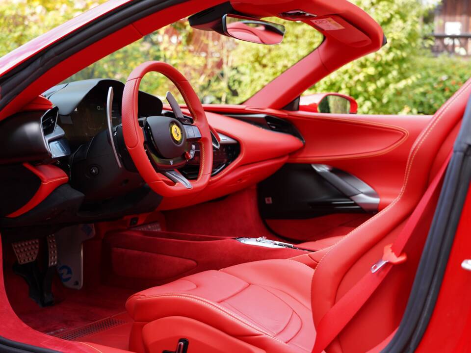 Image 2/14 of Ferrari SF90 Spider (2024)
