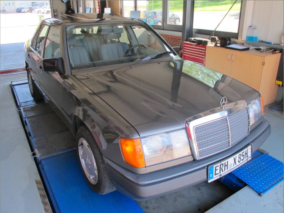 Afbeelding 82/92 van Mercedes-Benz 200 D (1989)