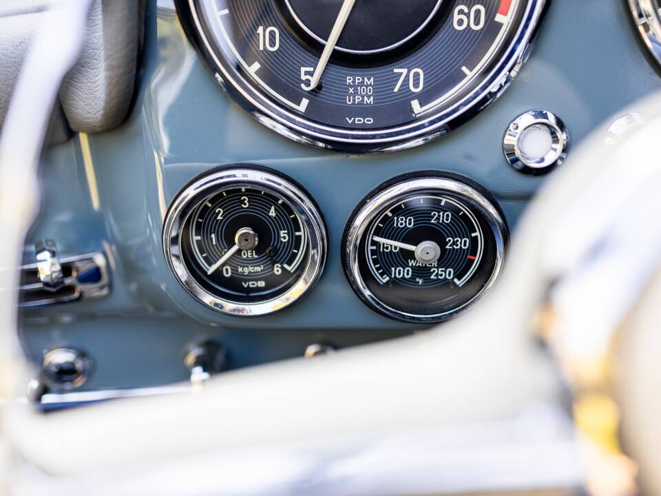 Image 51/56 of Mercedes-Benz 190 SL (1956)