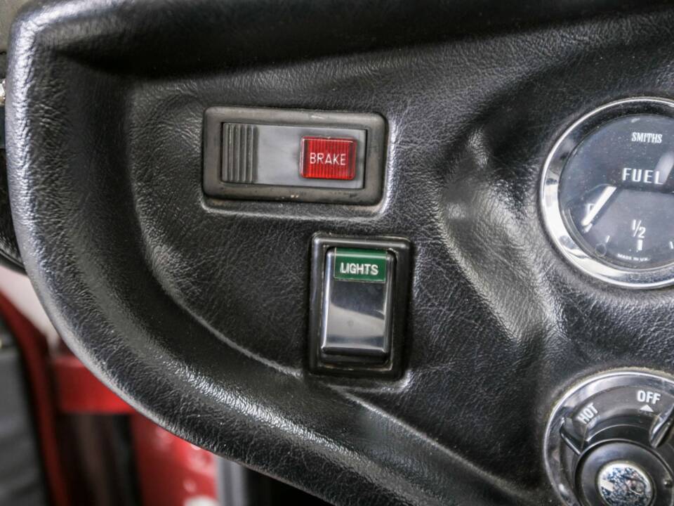 Bild 30/50 von MG MGB (1974)