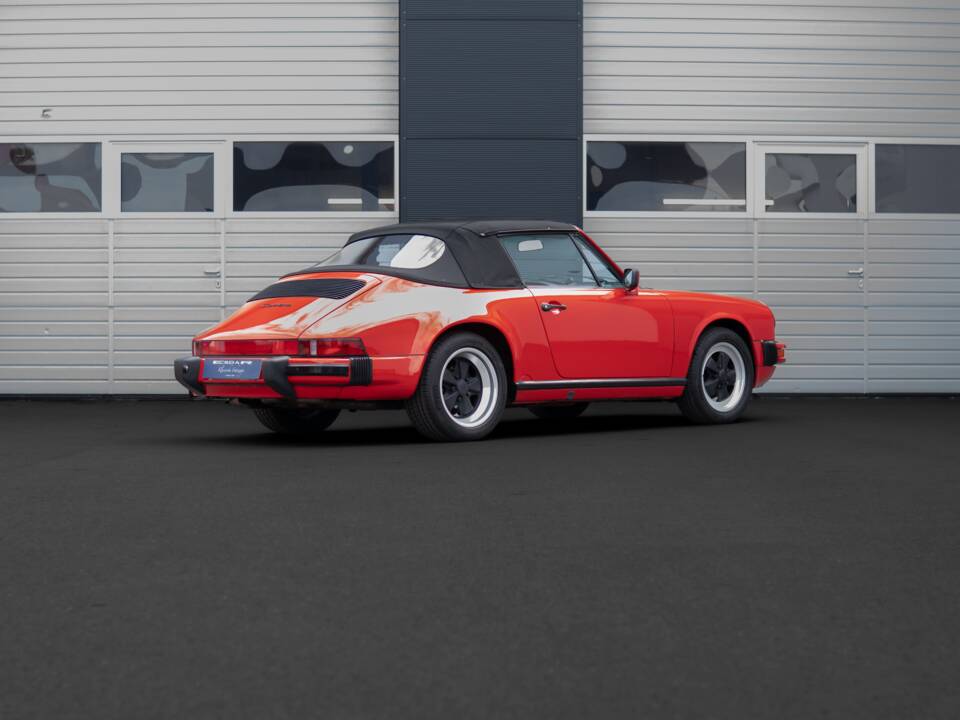 Image 2/29 of Porsche 911 Carrera 3.2 (1989)