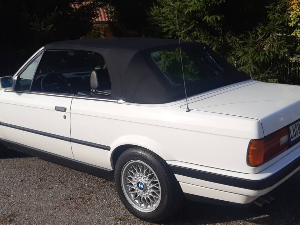 Image 21/55 of BMW 320i (1991)