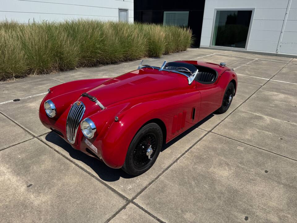 Image 8/34 of Jaguar XK 140 OTS (1955)