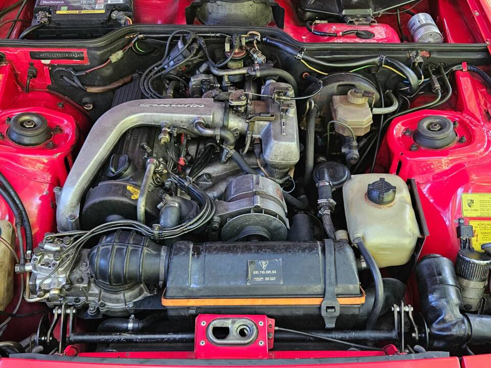 Image 21/31 of Porsche 924 Turbo (1981)