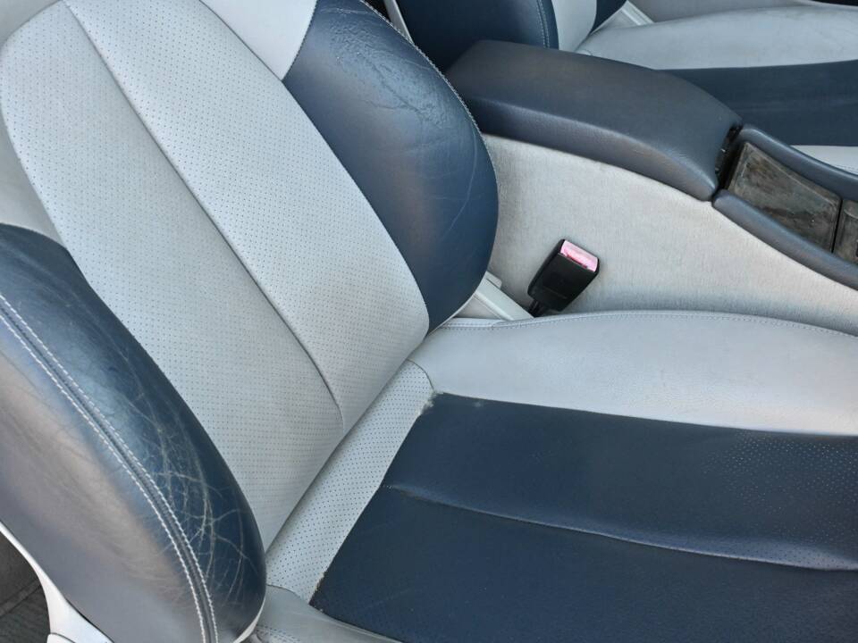 Image 16/50 of Mercedes-Benz CLK 230 Kompressor (2002)