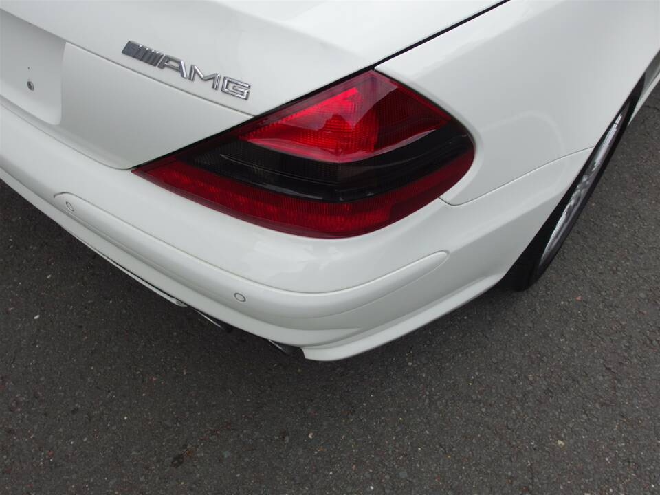 Image 30/97 de Mercedes-Benz SL 55 AMG (2003)