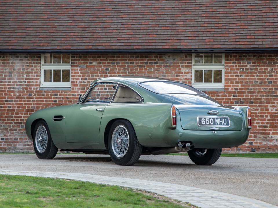 Image 3/50 de Aston Martin DB 4 GT (1961)