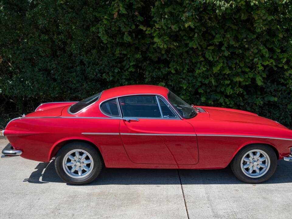 Image 2/50 of Volvo 1800 S (1968)