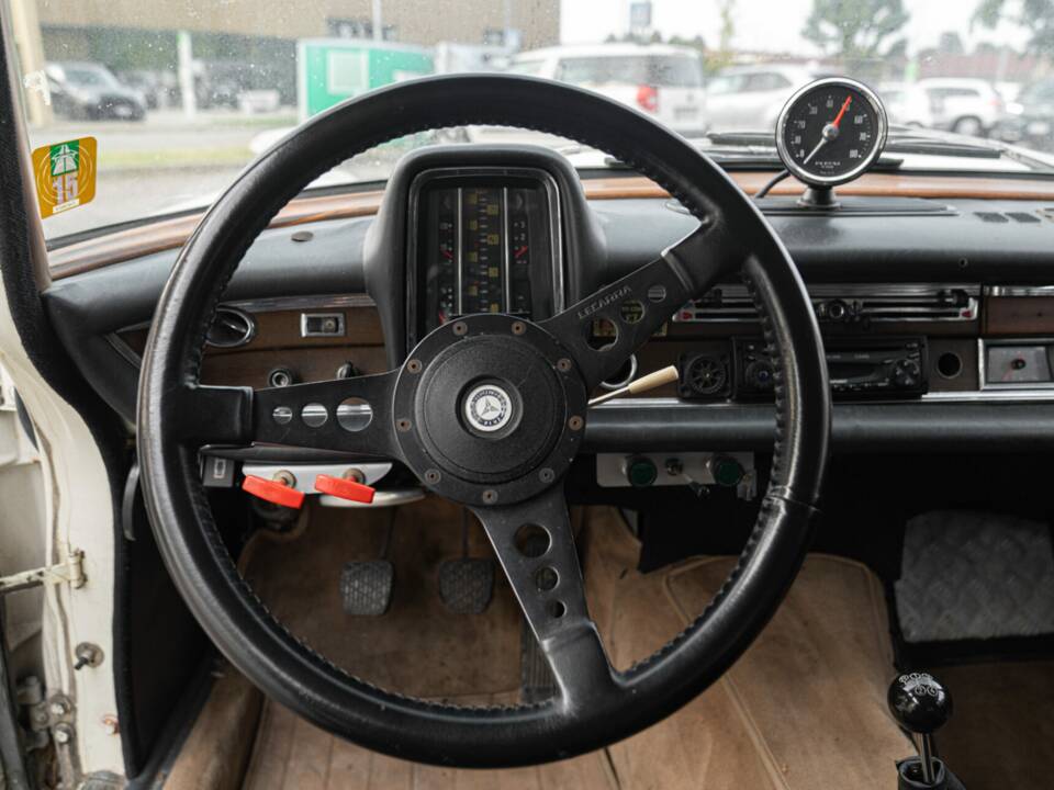 Imagen 32/50 de Mercedes-Benz 220 S b (1967)