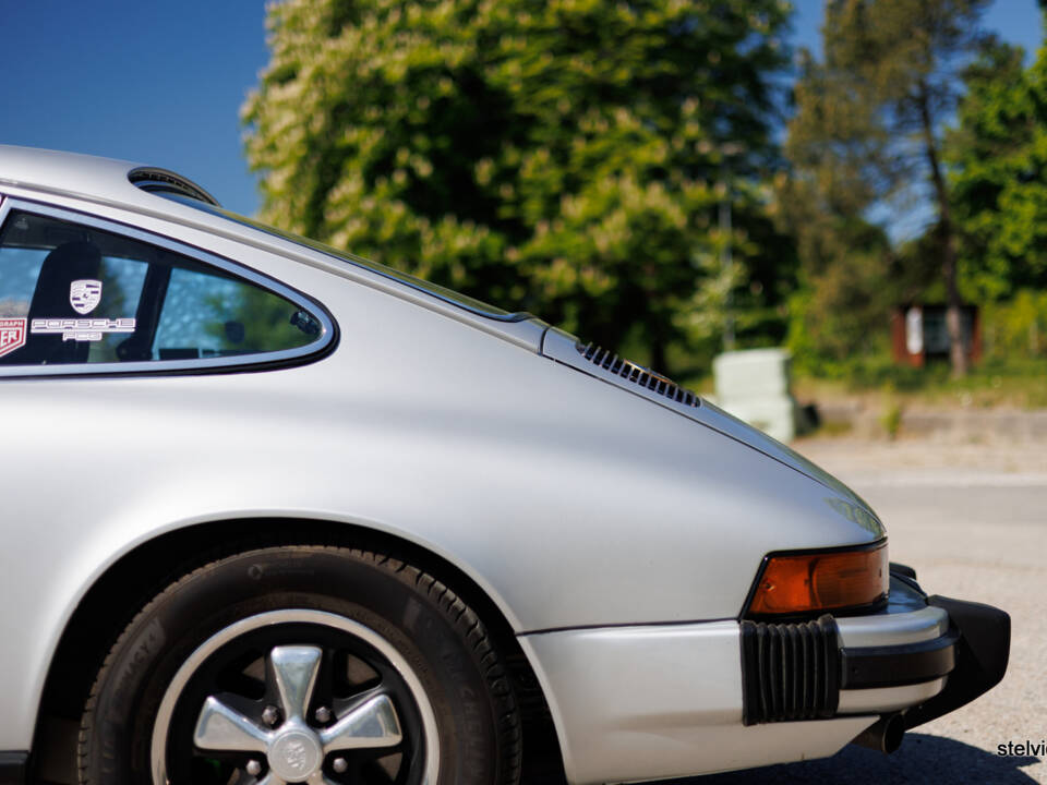 Image 24/42 de Porsche 911 2.7 (1974)