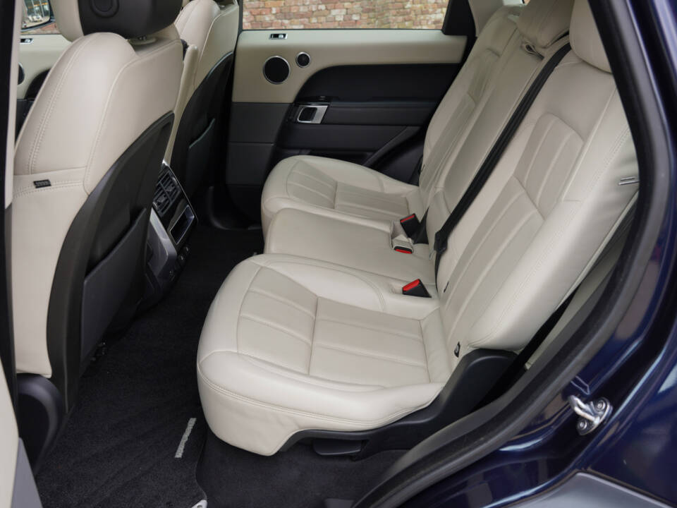 Image 21/50 of Land Rover Range Rover Sport P400e PHEV (2020)