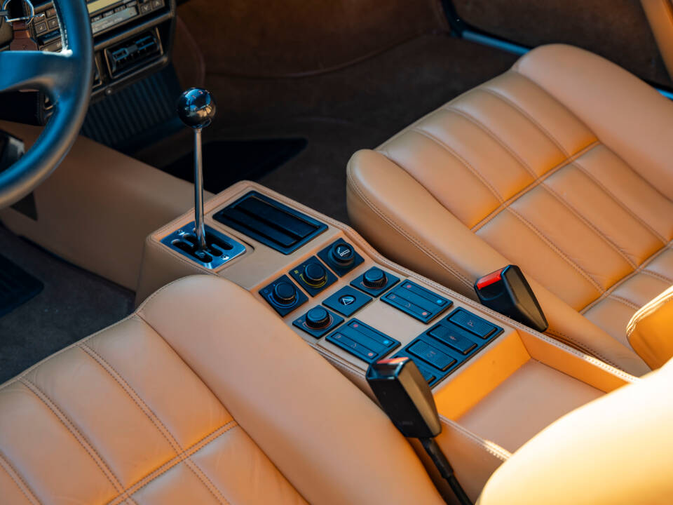 Image 19/36 de Ferrari 328 GTB (1986)