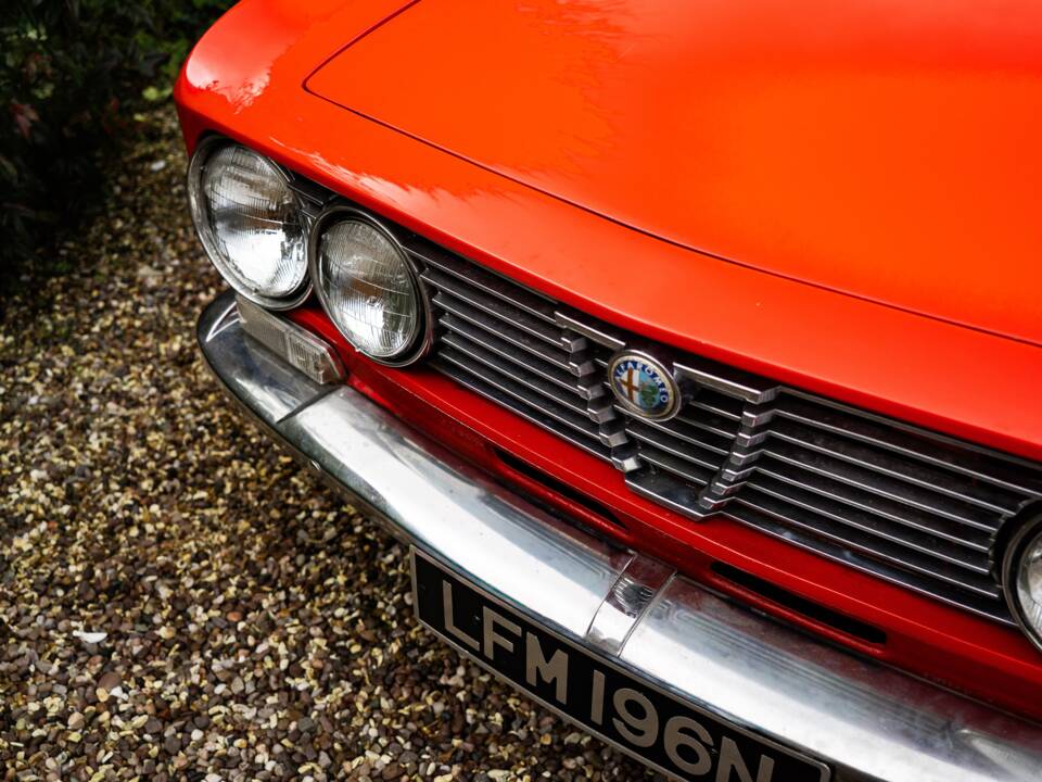 Image 12/20 of Alfa Romeo Giulia 1600 GT Junior (1976)