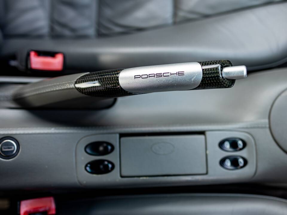 Image 12/50 of Porsche 911 Carrera 4S (2002)