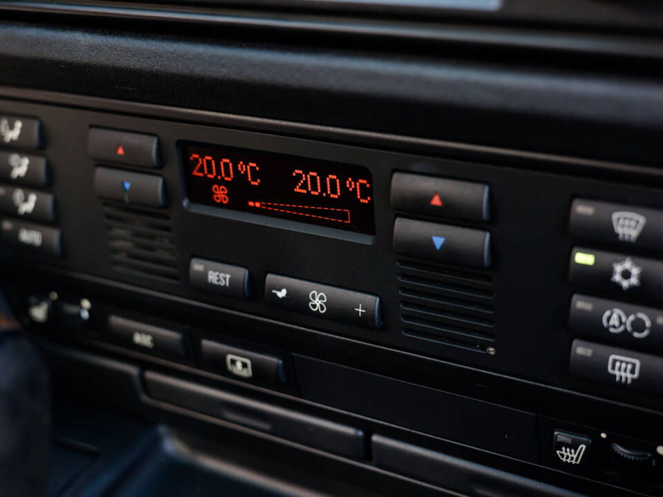 Bild 23/31 von BMW 528i (1996)