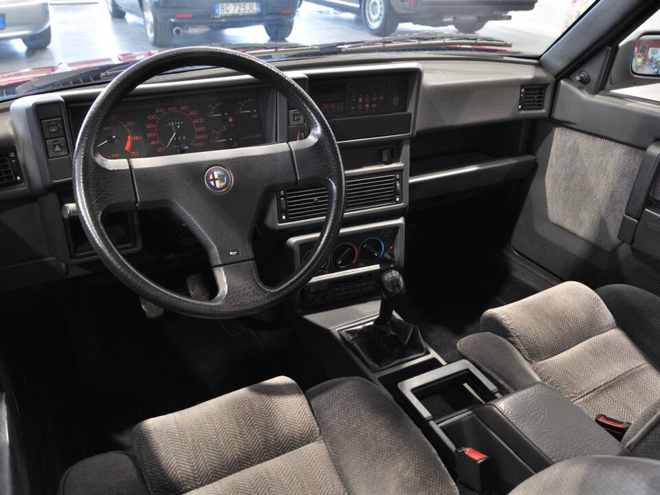 Bild 30/30 von Alfa Romeo 75 2.0 Twin Spark (1988)