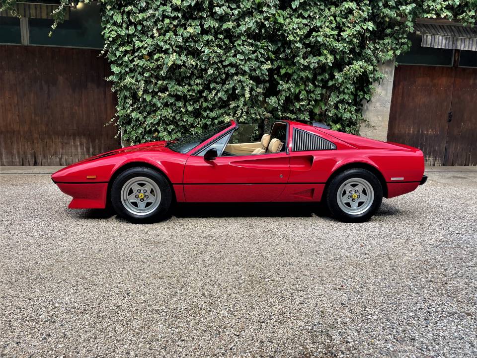 Bild 4/12 von Ferrari 208 GTS Turbo (1984)