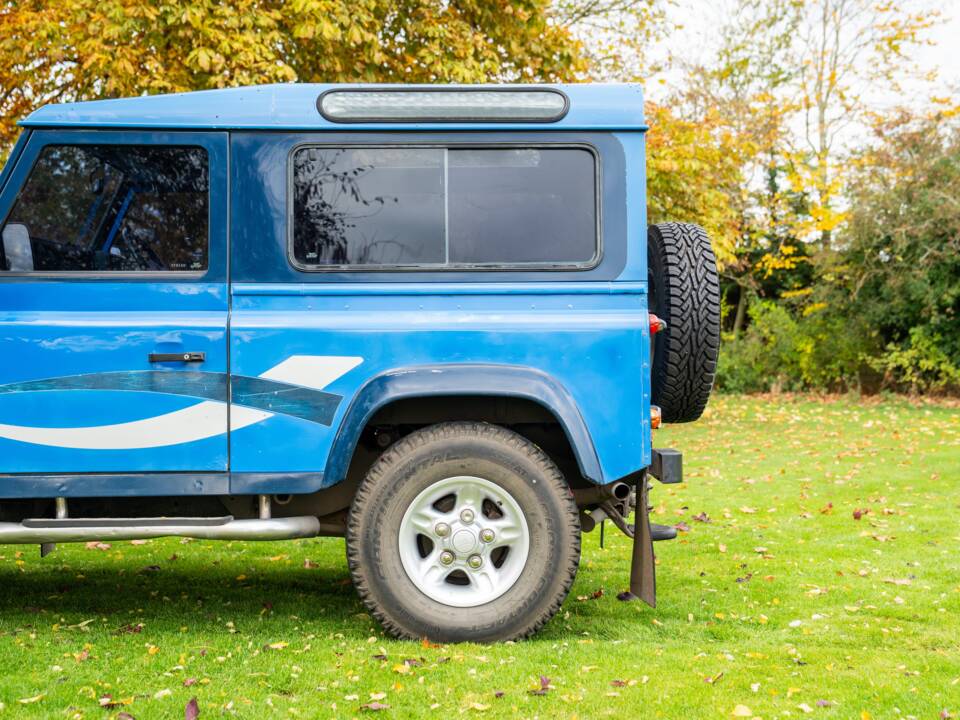 Image 28/50 of Land Rover Defender 90 "50th Anniversary" (1998)