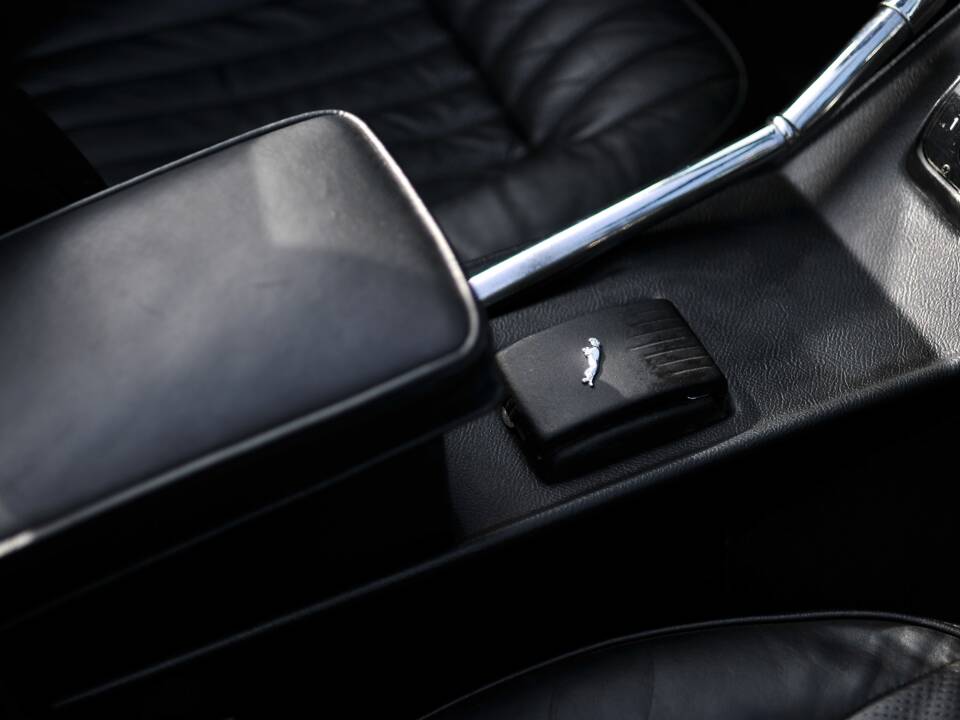Image 16/39 of Jaguar E-Type V12 (1972)