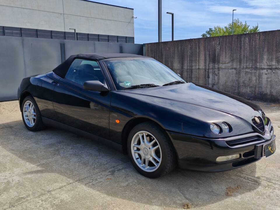 Bild 3/37 von Alfa Romeo Spider 2.0 Twin Spark 16V (1996)