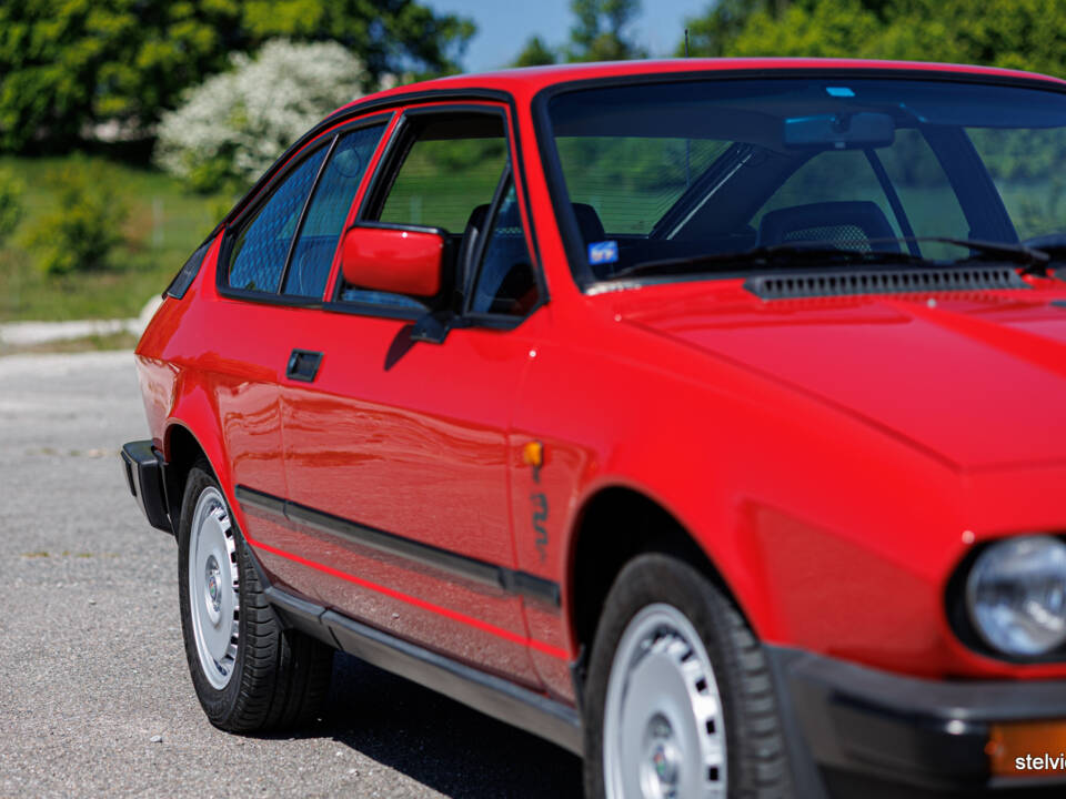Imagen 19/36 de Alfa Romeo GTV 6 2.5 (1986)