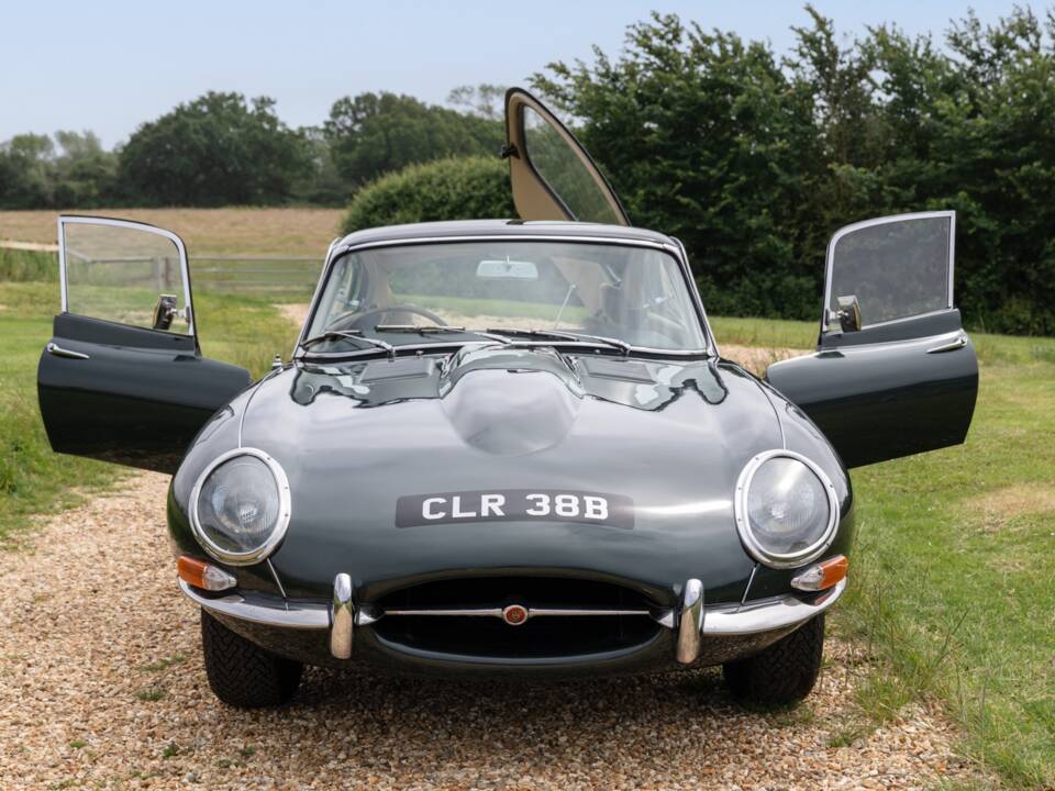 Image 2/25 de Jaguar Type E 4.2 (1964)