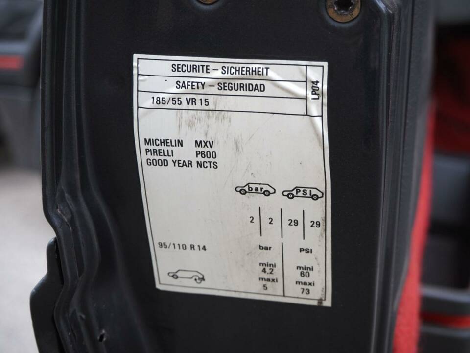 Afbeelding 46/50 van Peugeot 205 GTi 1.9 (1988)