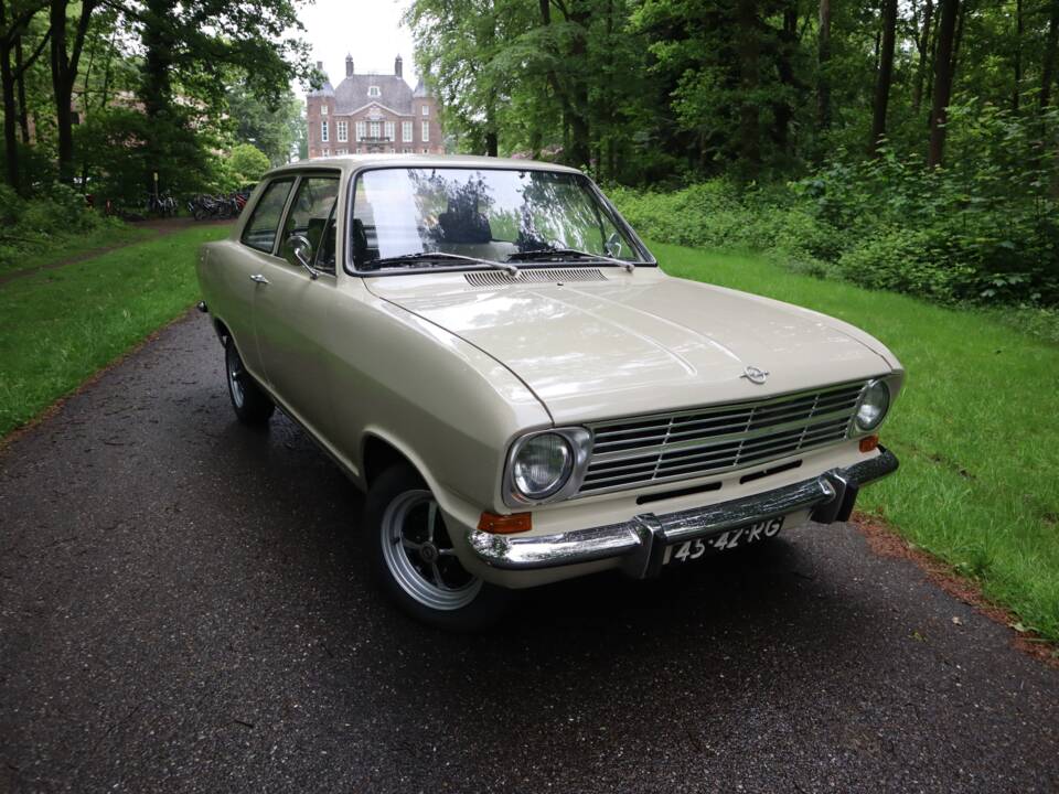 Bild 31/55 von Opel Kadett 1,1 S (1971)