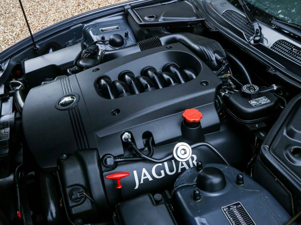 Immagine 30/50 di Jaguar XK8 4.0 (2002)