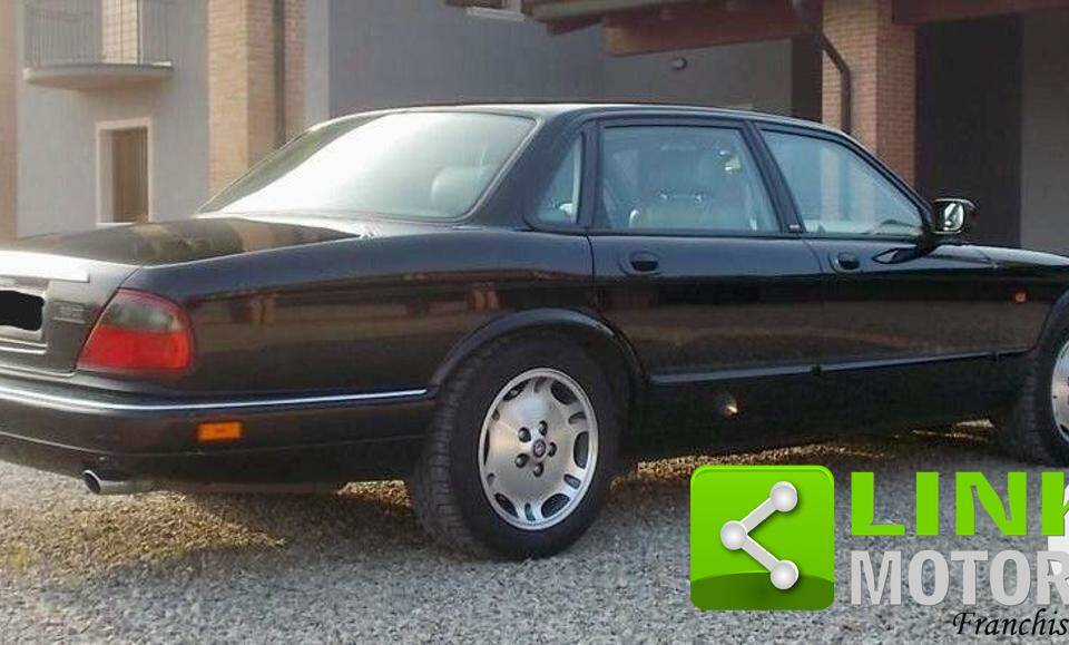 Bild 4/7 von Jaguar XJ6 3.2 Sport (1995)