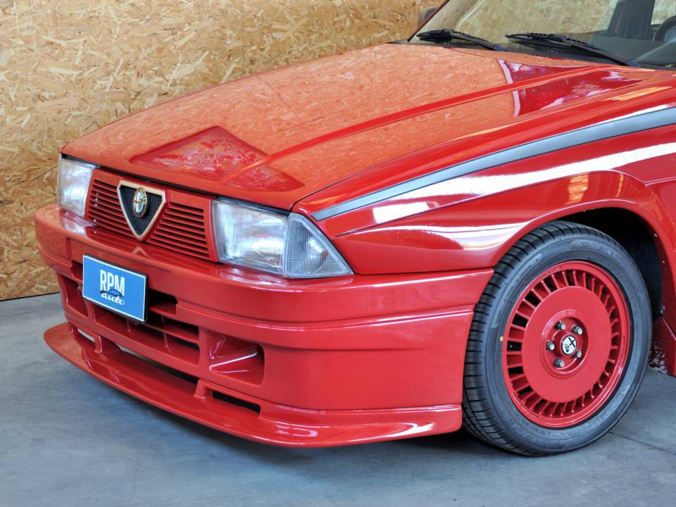 Immagine 39/50 di Alfa Romeo 75 1.8 Turbo Evoluzione (1987)