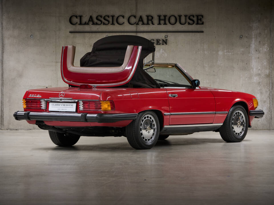 Image 16/89 of Mercedes-Benz 560 SL (1986)