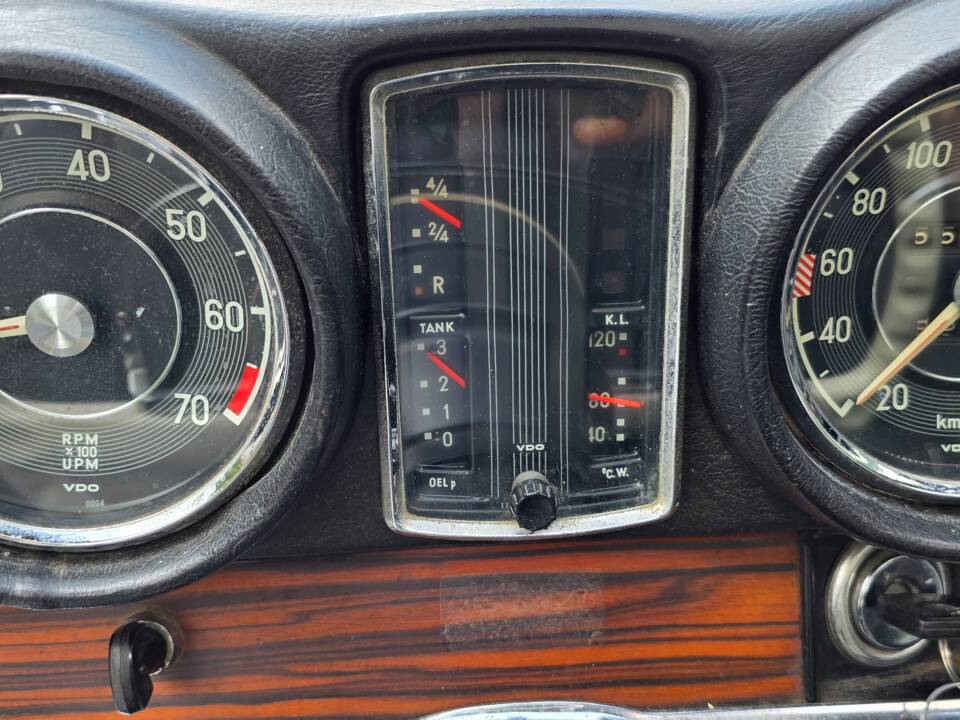 Image 24/34 of Mercedes-Benz 280 SE (1970)