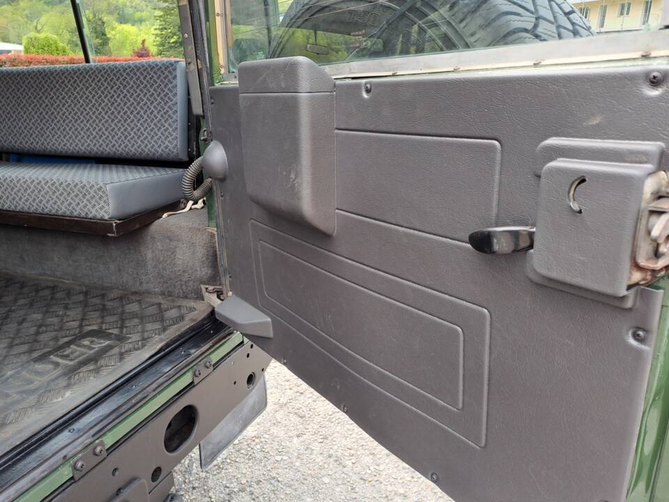 Imagen 10/15 de Land Rover Defender 110 Td5 (1999)