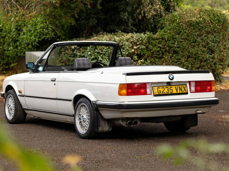 Afbeelding 4/48 van BMW 325i (1990)