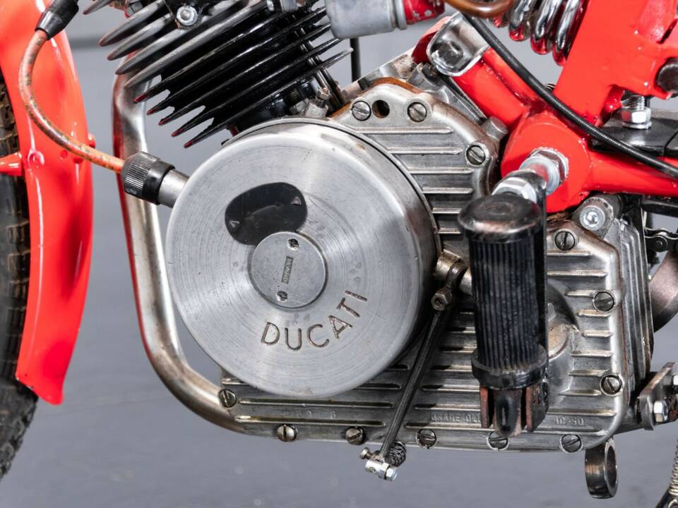 Image 37/50 de Ducati Cucciolo (1953)